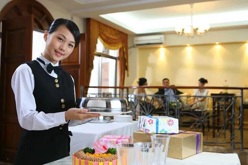 新加坡：豪華五zui酒店餐飲服務(wù)生！